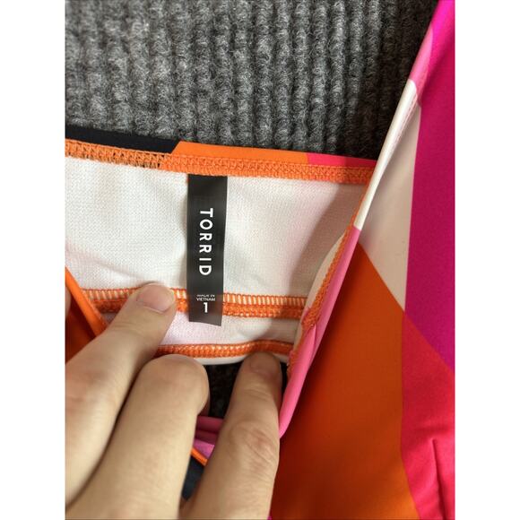 Torrid Wireless XO Triangle Bikini Top Size 1X Geometric Multi Color Padded New - Picture 5 of 6